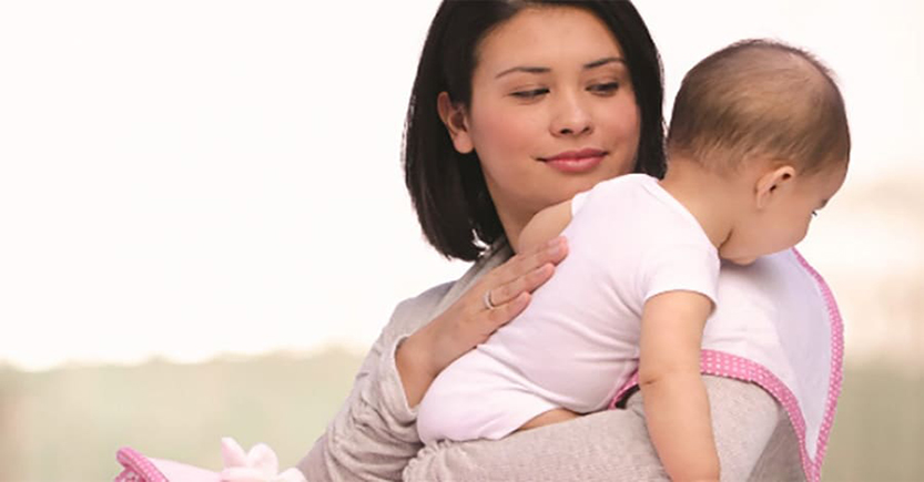 Cách vỗ lưng cho bé ợ hơi sau khi bú