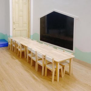 Bảng gỗ hình ngôi nhà